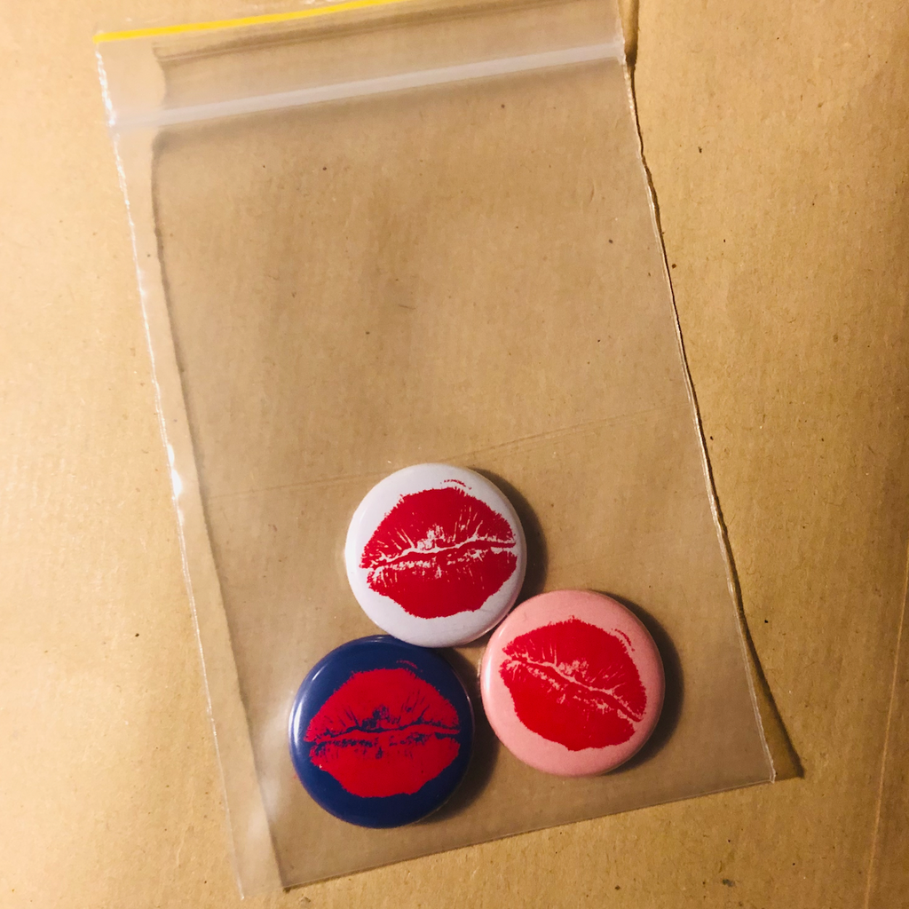 Pack of Badges in Pink, Blue; and White with Red kiss on it